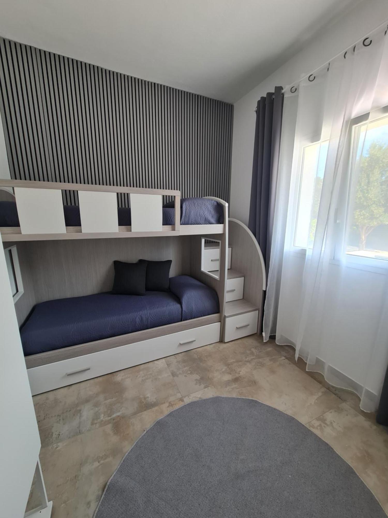 Elsa Villa *